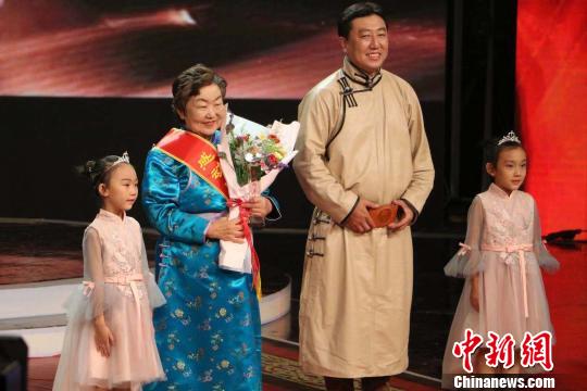第七届感动内蒙古人物颁奖盛典举行 特别致敬治沙人