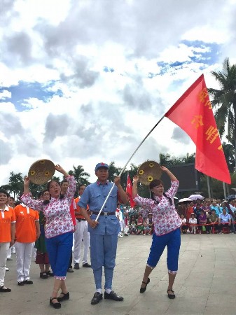 新老琼海人携手举办“我健康、我快乐” 助力琼海创建“三市一区”大型健身舞表演