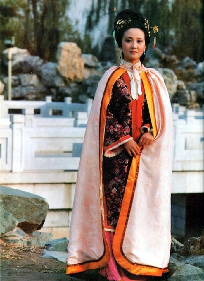 为了和邓婕在一起，张国立和前妻离婚，离婚协议却成了他们的遗憾