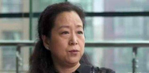 为了邓婕，被张国立“分手”的前妻罗秀春，如今过的怎么样？