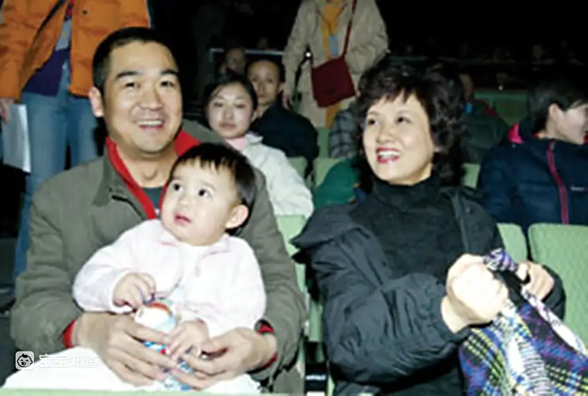 年过花甲的邓婕，离婚协议成她一生的痛，领养女儿越长越像张国立