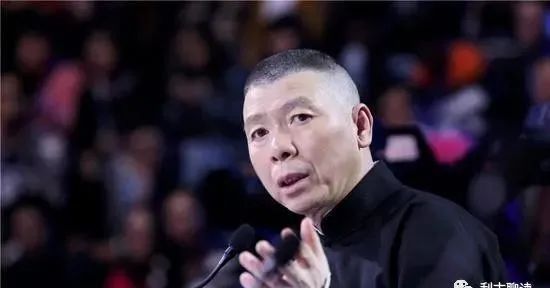 冯小刚：抛弃结婚15年的发妻，40岁娶小10岁徐帆，65岁至今不生娃