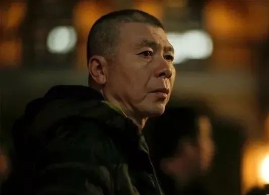 冯小刚：抛弃结婚15年的发妻，40岁娶小10岁徐帆，65岁至今不生娃