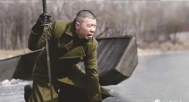 冯小刚：抛弃结婚15年的发妻，40岁娶小10岁徐帆，65岁至今不生娃