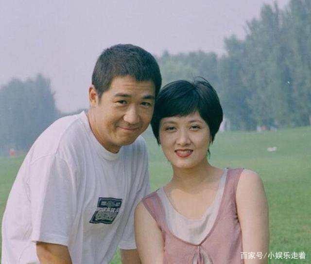 1988年，张国立为娶邓婕和罗秀春离了婚，如今前妻过得咋样？