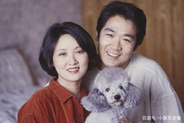 1988年，张国立为娶邓婕和罗秀春离了婚，如今前妻过得咋样？