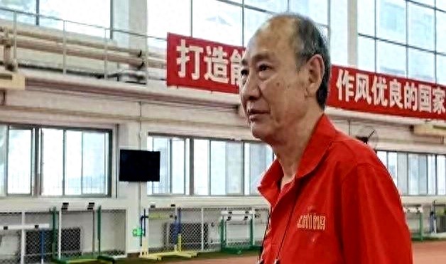 70岁孙海平近况：2省发工资，5大爱徒都争气，一天2包一品梅