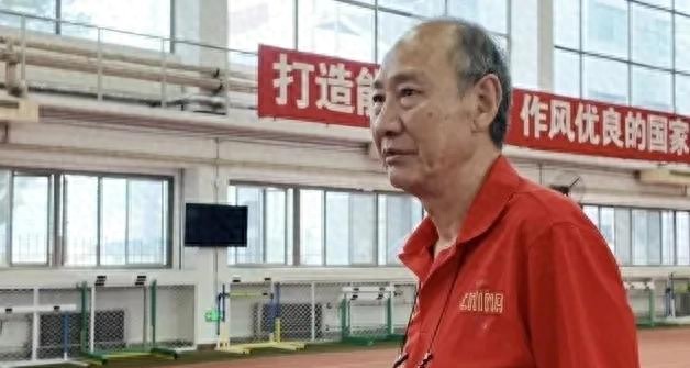 70岁孙海平近况：2省发工资，5大爱徒都争气，一天2包一品梅