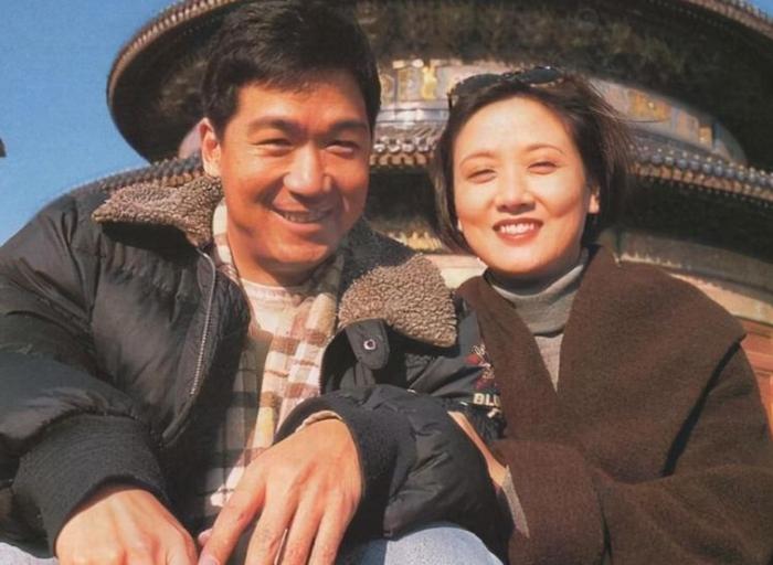 和前妻一刀两断32年，娶了邓婕，张国立的前妻罗秀春如今怎么样