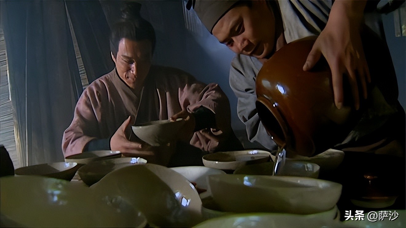 为什么武松可以喝十八碗酒，鲁智深可以喝一桶？他们是酒神下凡？