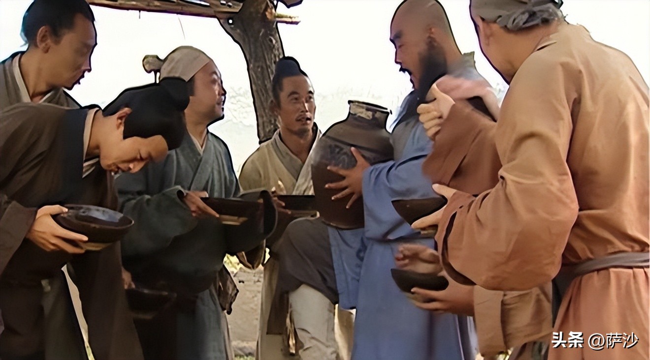 为什么武松可以喝十八碗酒，鲁智深可以喝一桶？他们是酒神下凡？