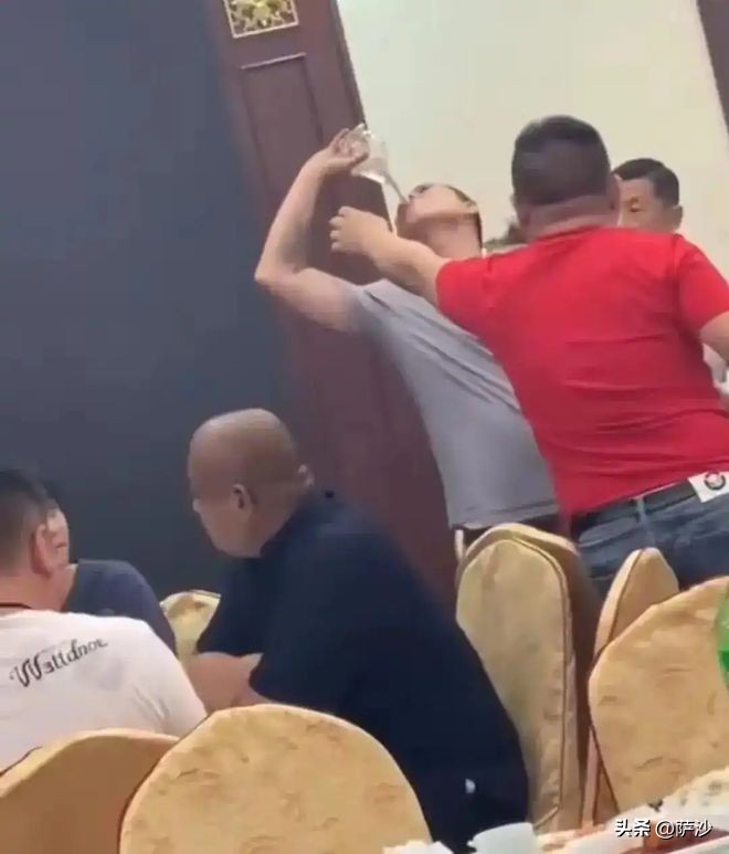 为什么武松可以喝十八碗酒，鲁智深可以喝一桶？他们是酒神下凡？