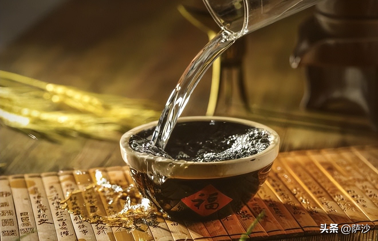 为什么武松可以喝十八碗酒，鲁智深可以喝一桶？他们是酒神下凡？