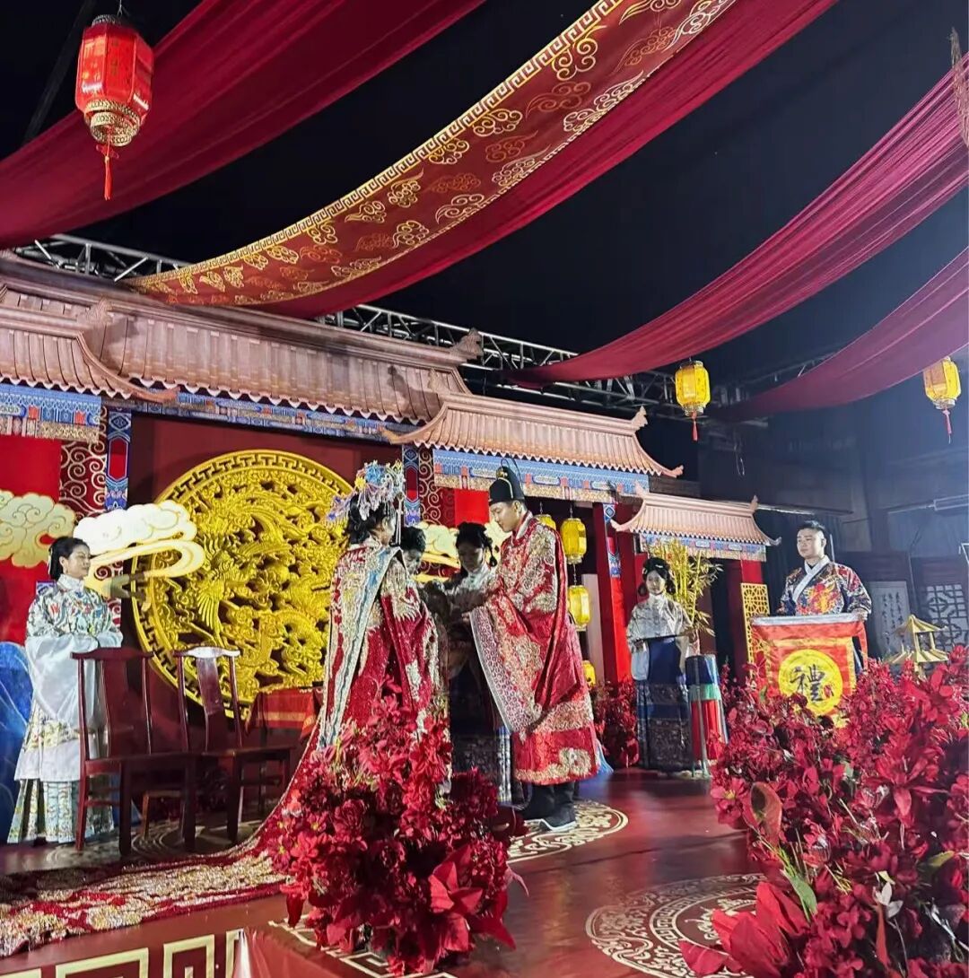 实探一场中式婚礼，“甜蜜经济”走向多元化