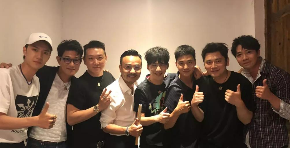 从“芒果台柱“到跌落神坛，这9位红极一时的主持人，经历了什么？