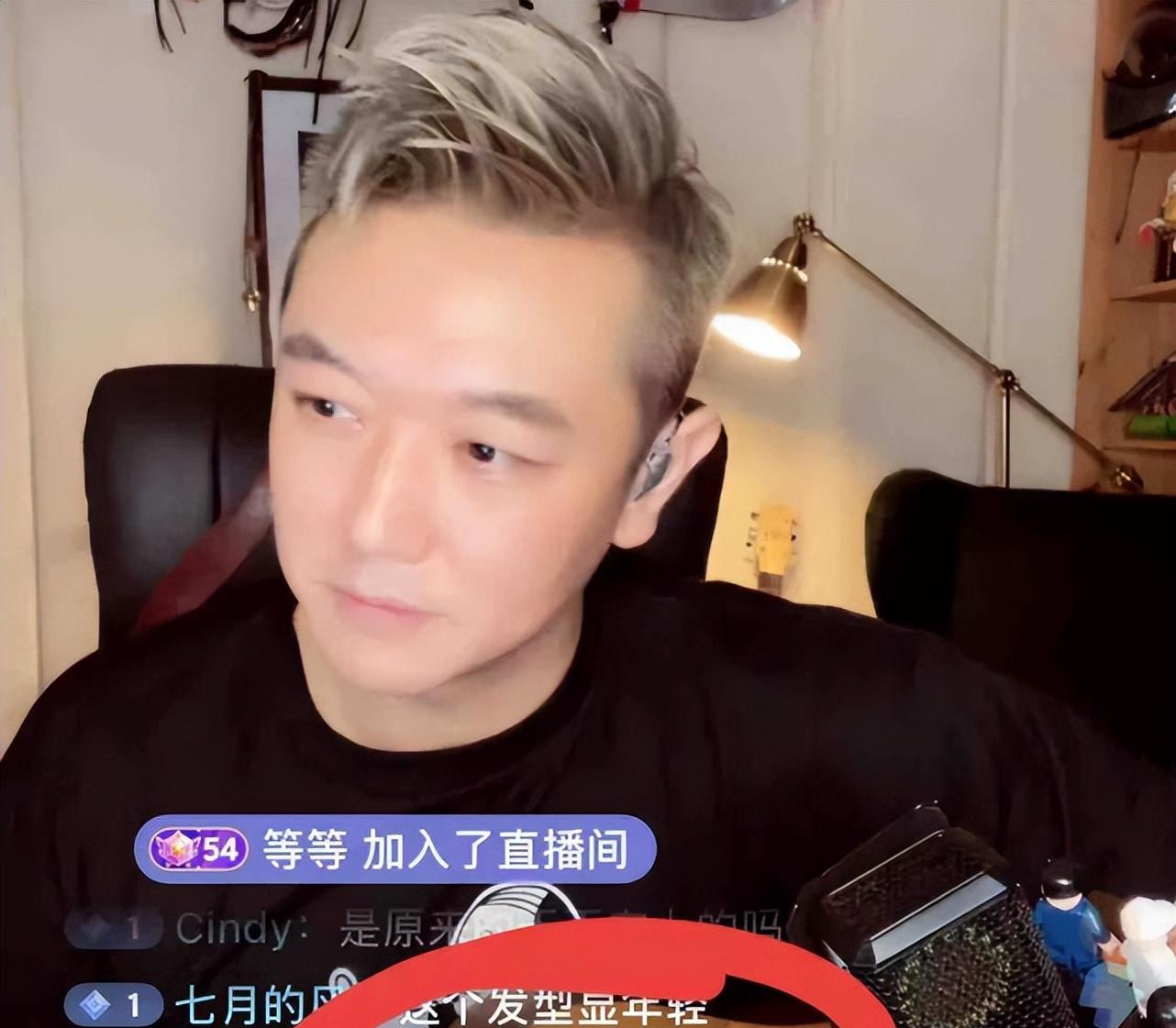 从“芒果台柱“到跌落神坛，这9位红极一时的主持人，经历了什么？