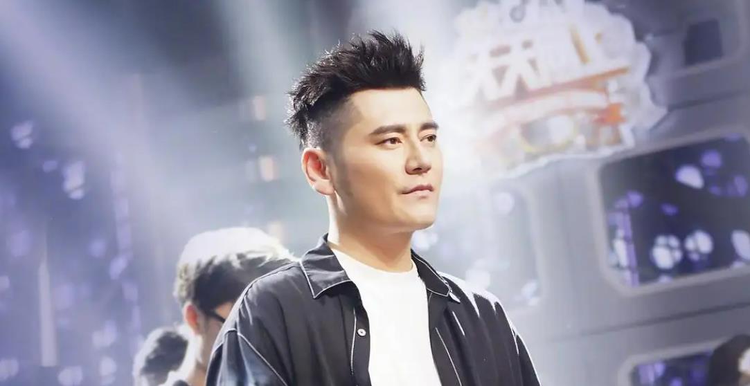 从“芒果台柱“到跌落神坛，这9位红极一时的主持人，经历了什么？