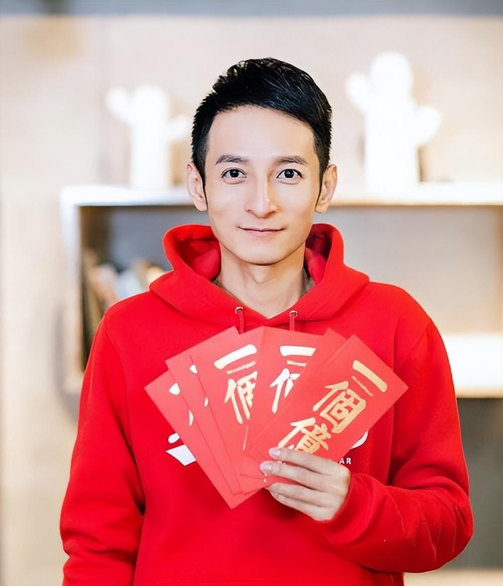 从“芒果台柱“到跌落神坛，这9位红极一时的主持人，经历了什么？