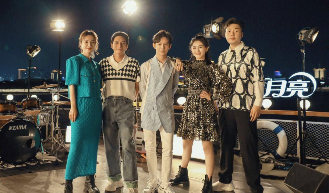 从“芒果台柱“到跌落神坛，这9位红极一时的主持人，经历了什么？