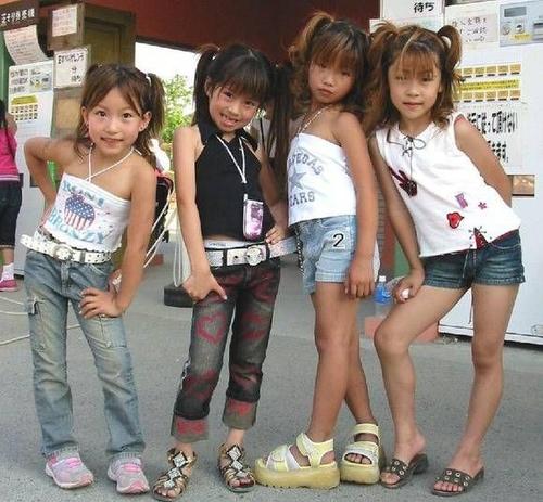 日本小学生有多早熟？化妆打扮不是事，网友：三观再次被刷新