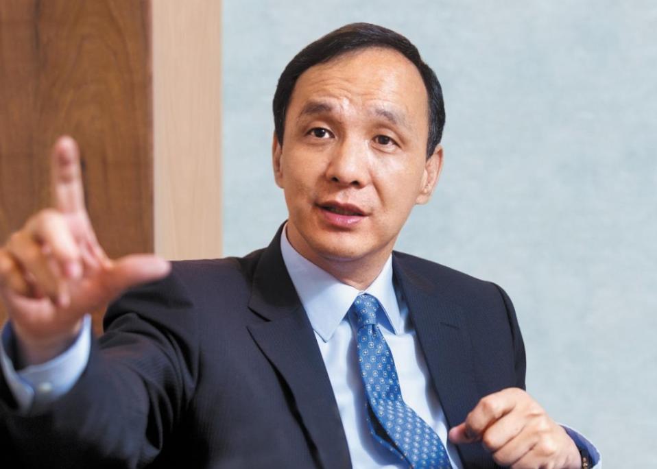 疫情失控，是否成为压垮蔡英文的最后稻草？岛内最新民调给出答案