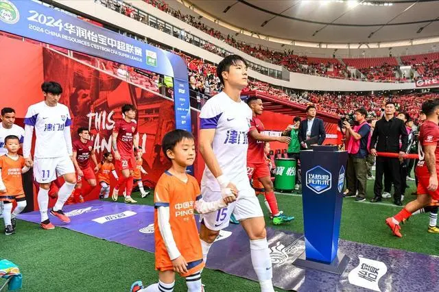 终于补强，又多1位国脚，海港2025首位强援，29岁飞翼离开中超第5