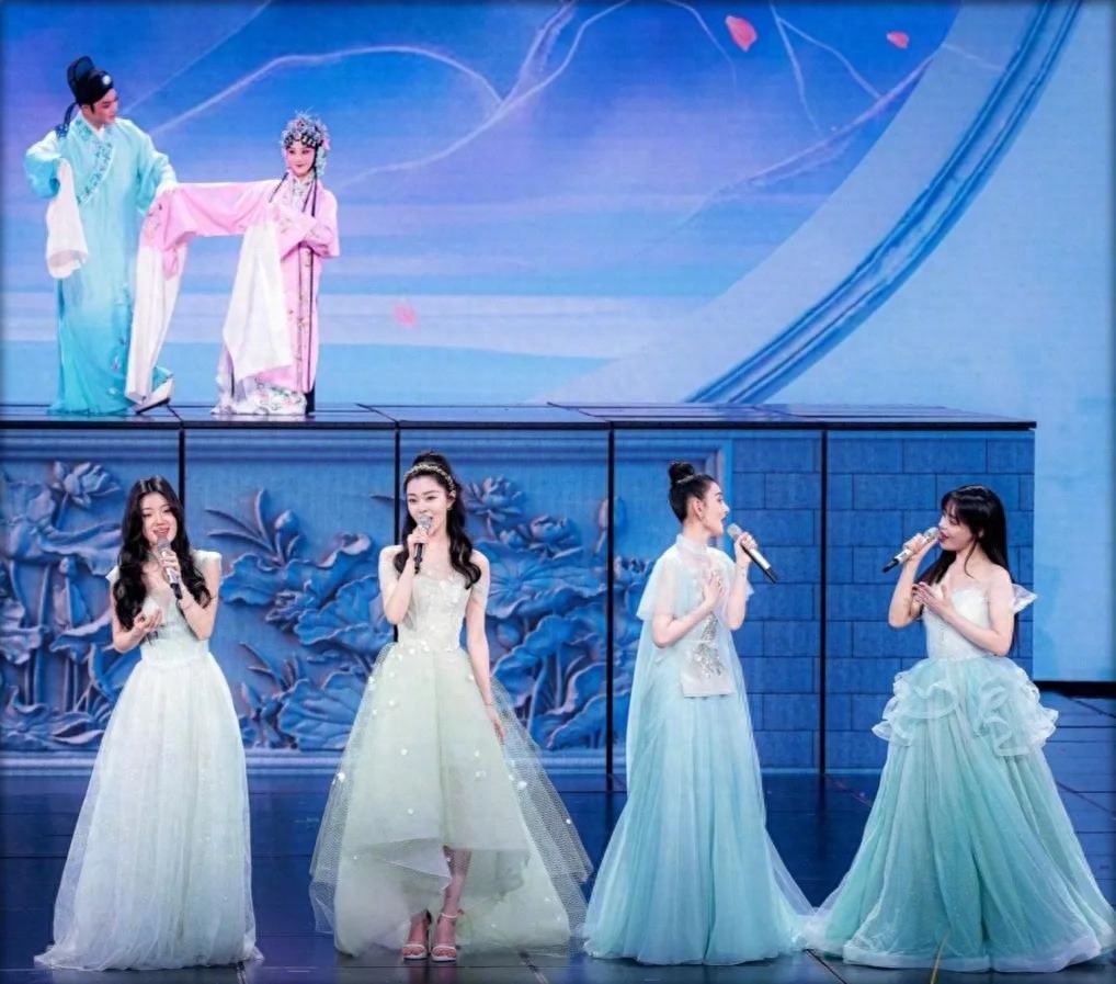 央视春晚就靠美女撑着，美女如云颜值担当，但是节目索然无味！