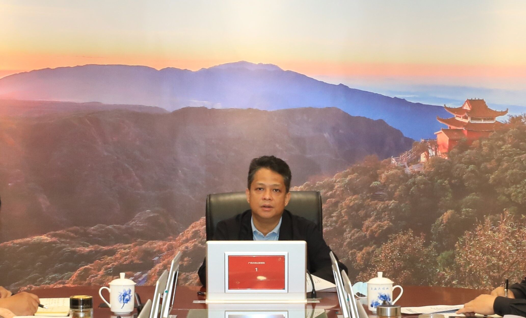 时刻绷紧疫情防控之弦，坚决筑牢疫情防控安全防线