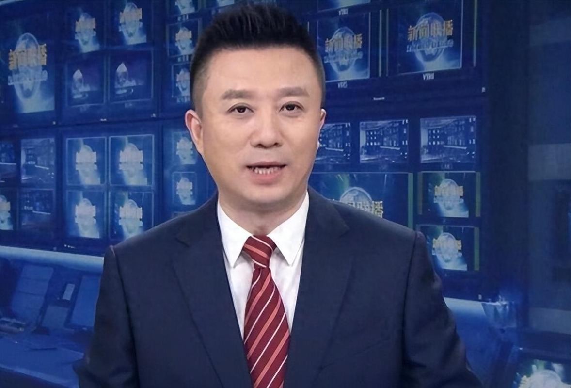离开东方卫视9年，央视主播潘涛重回上海，54岁官宣新身份引热议