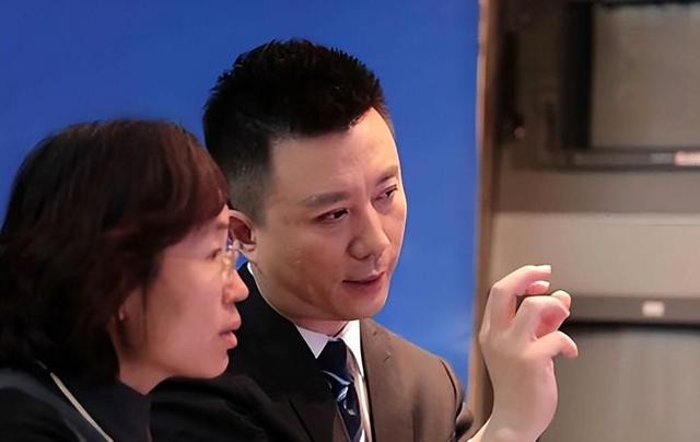离开东方卫视9年，央视主播潘涛回上海，54岁官宣新身份可喜可贺