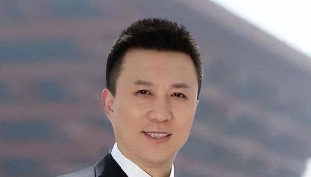 离开东方卫视9年，央视主播潘涛回上海，54岁官宣新身份可喜可贺