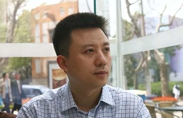 离开东方卫视9年，央视主播潘涛回上海，54岁官宣新身份可喜可贺