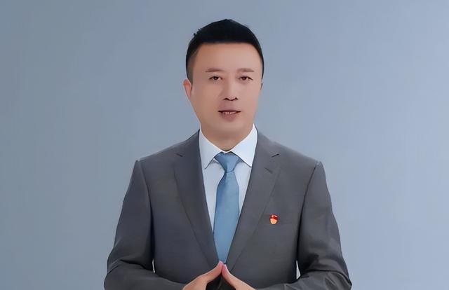 离开东方卫视9年，央视主播潘涛回上海，54岁官宣新身份可喜可贺