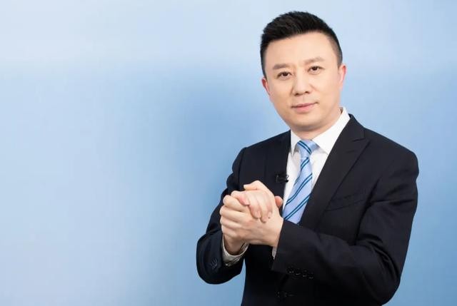 离开东方卫视9年，央视主播潘涛回上海，54岁官宣新身份可喜可贺
