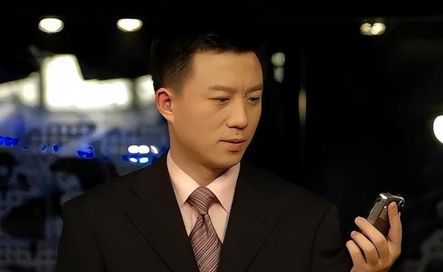 离开东方卫视9年，央视主播潘涛回上海，54岁官宣新身份可喜可贺