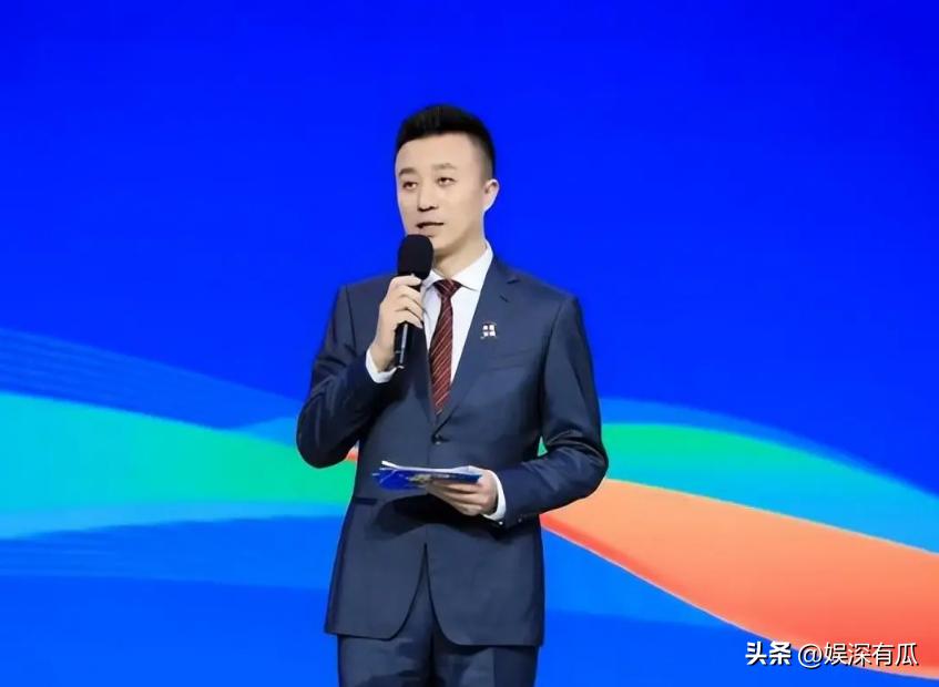 离开东方卫视9年，央视主播潘涛回上海，54岁官宣新身份可喜可贺