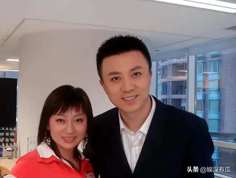 离开东方卫视9年，央视主播潘涛回上海，54岁官宣新身份可喜可贺