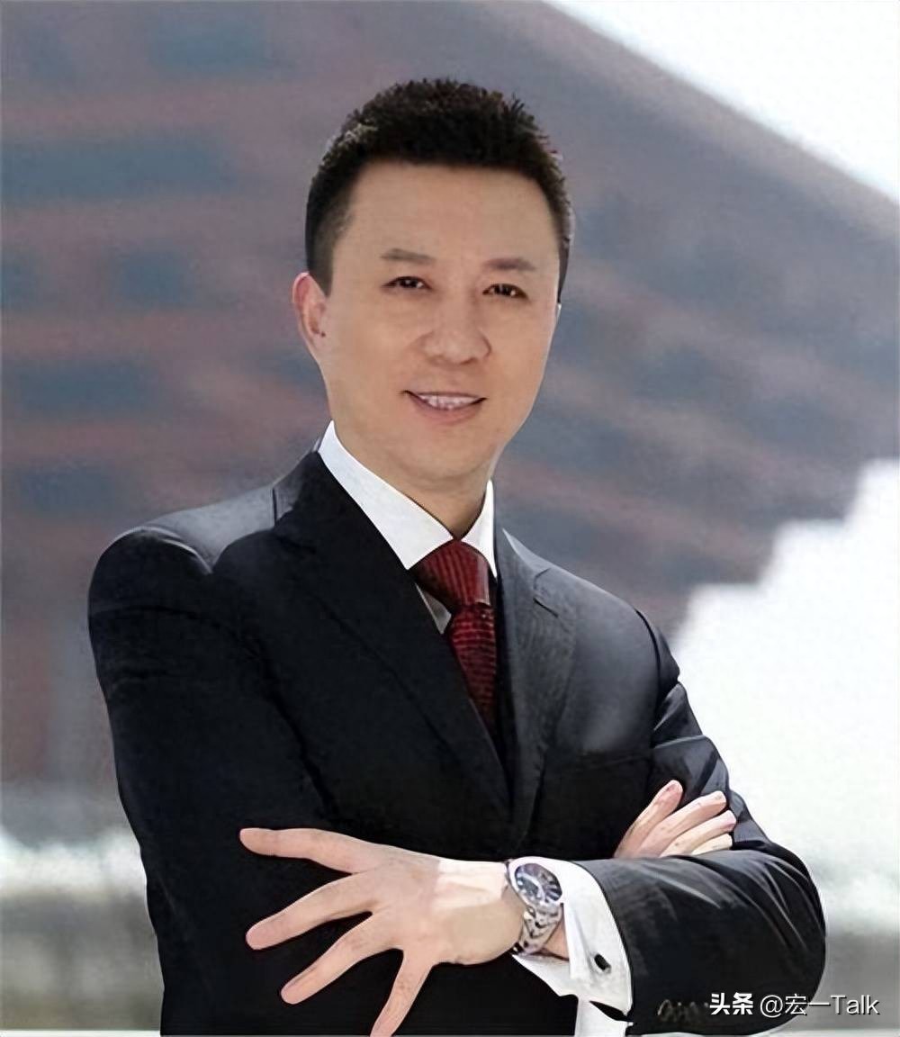 离开东方卫视9年，央视主播潘涛回上海，54岁官宣新身份可喜可贺