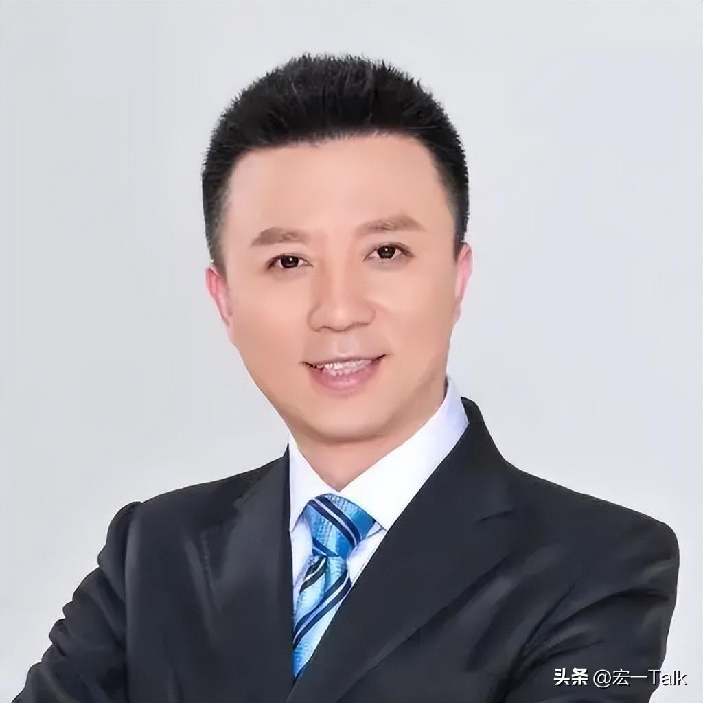 离开东方卫视9年，央视主播潘涛回上海，54岁官宣新身份可喜可贺