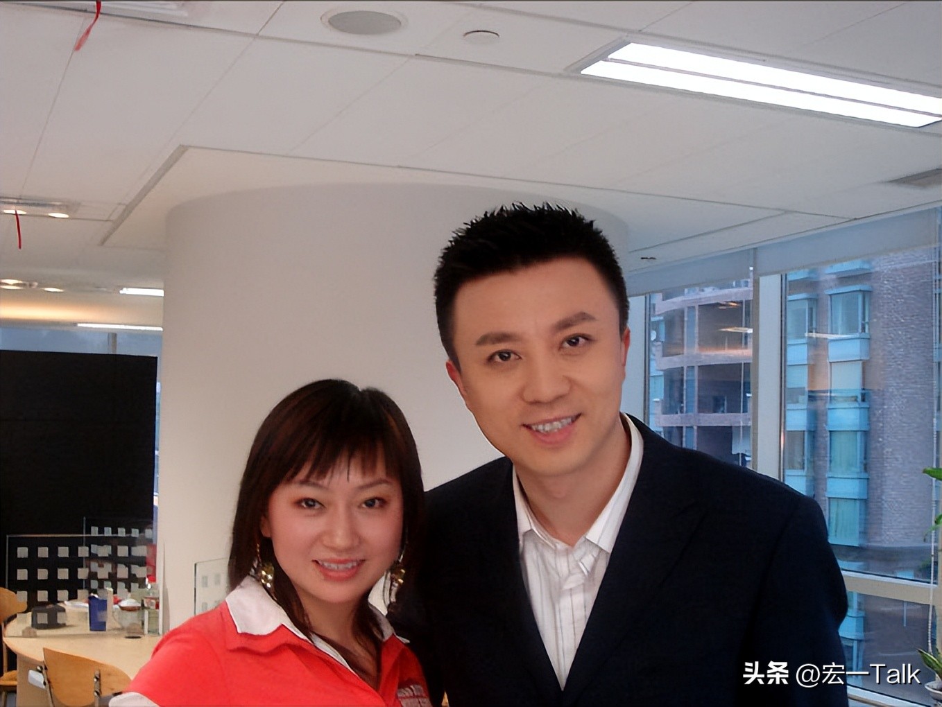 离开东方卫视9年，央视主播潘涛回上海，54岁官宣新身份可喜可贺