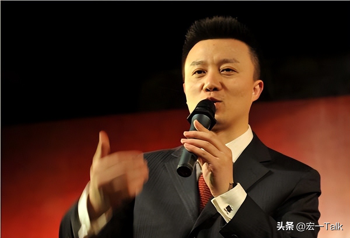 离开东方卫视9年，央视主播潘涛回上海，54岁官宣新身份可喜可贺