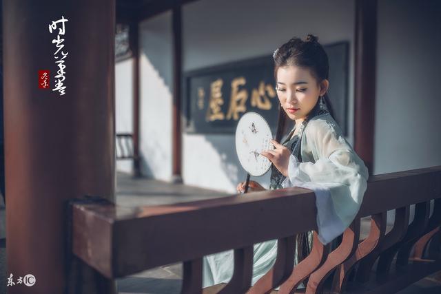小说：拍卖行近期没生意，就因为寄拍废物女的丹药，瞬间生意火爆