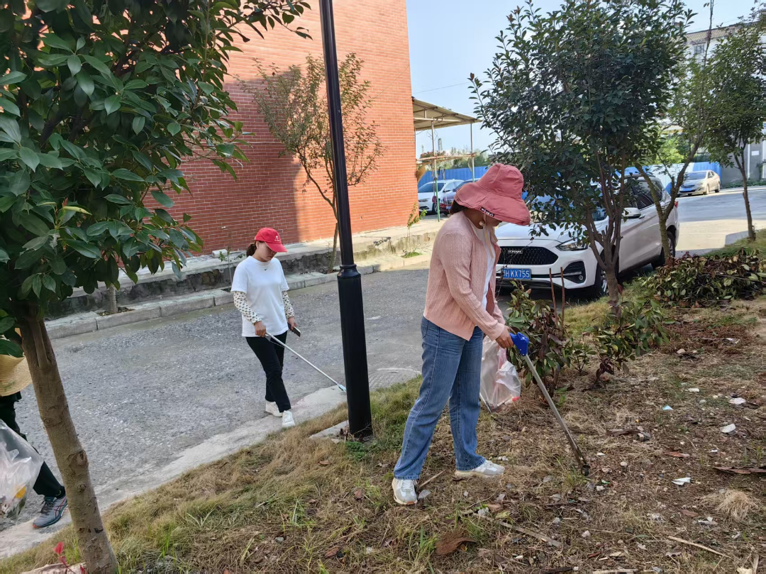 荆门市白庙街道江山社区开展清扫焕新颜，共建洁净宜居家园