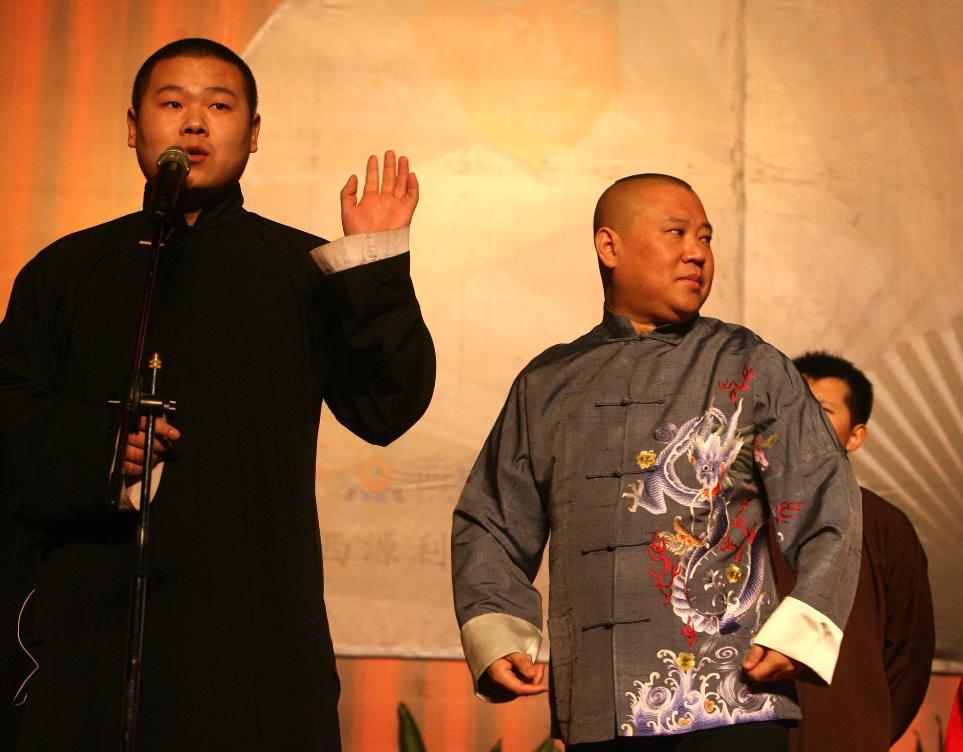 如今在演唱会舞台上痛哭的岳云鹏，彻底撕下德云社最后的“体面”