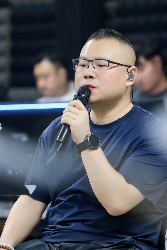 郭德纲没想到，演唱会争议才2个月，岳云鹏竟因几句话挽回了口碑