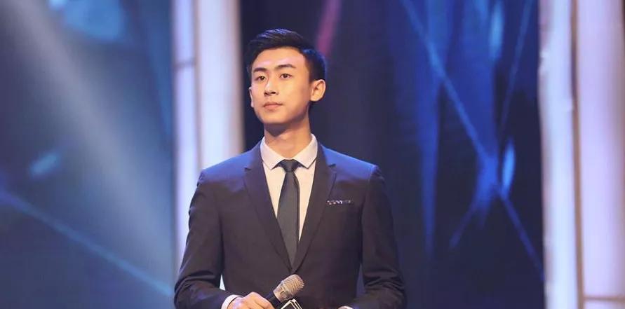 央视的主持人，表面如明星般光鲜亮丽，背后也都有大家看不到的辛苦