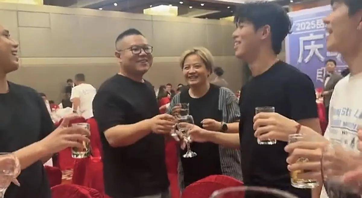 岳云鹏大摆庆功宴，给内娱上了一课，这次郭德纲也“救”不了他！