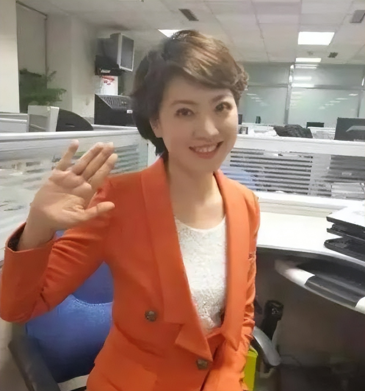 辽台主持人朱霞停职背后，不当言论的根源是为了直播带货
