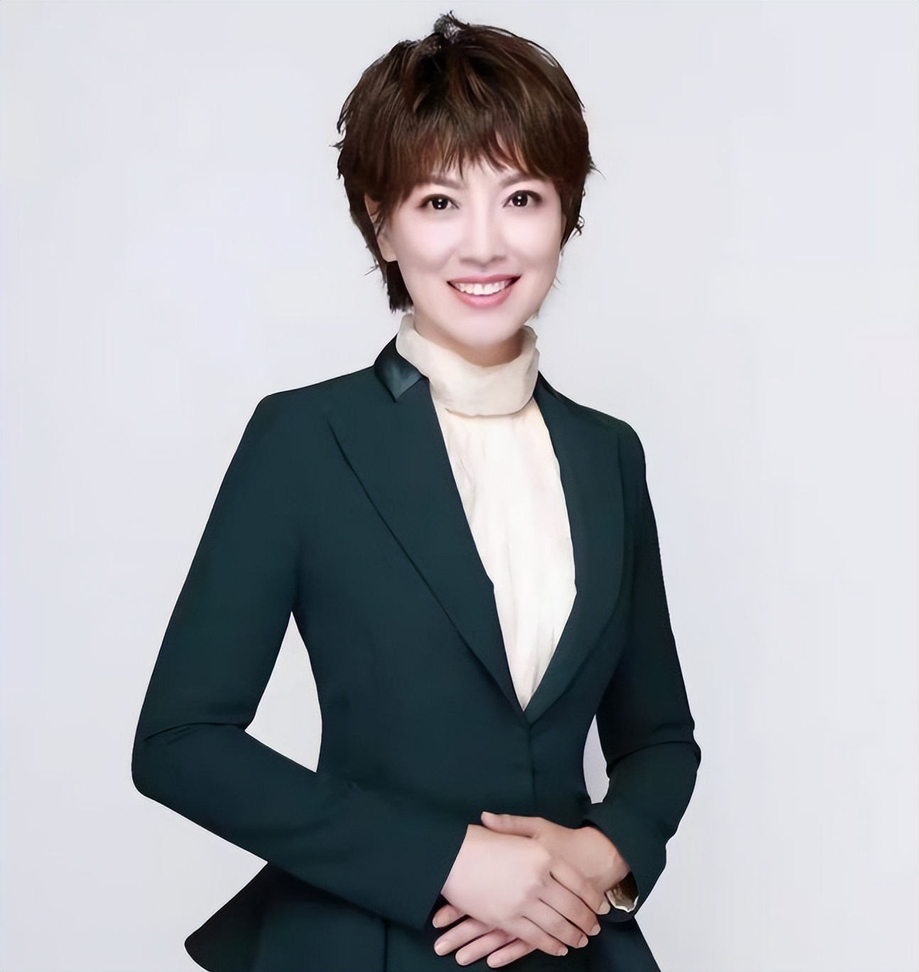 辽台主持人朱霞停职背后，不当言论的根源是为了直播带货