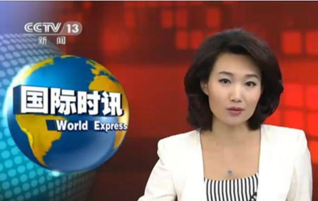央视主持人李梓萌，气质端庄事业稳定45岁仍未婚，婚姻成父母心病